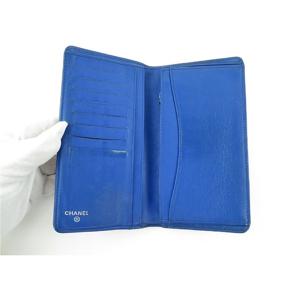 CHANEL Quilted Wallet in Shiny Blue and Silver - Picture 7 of 13